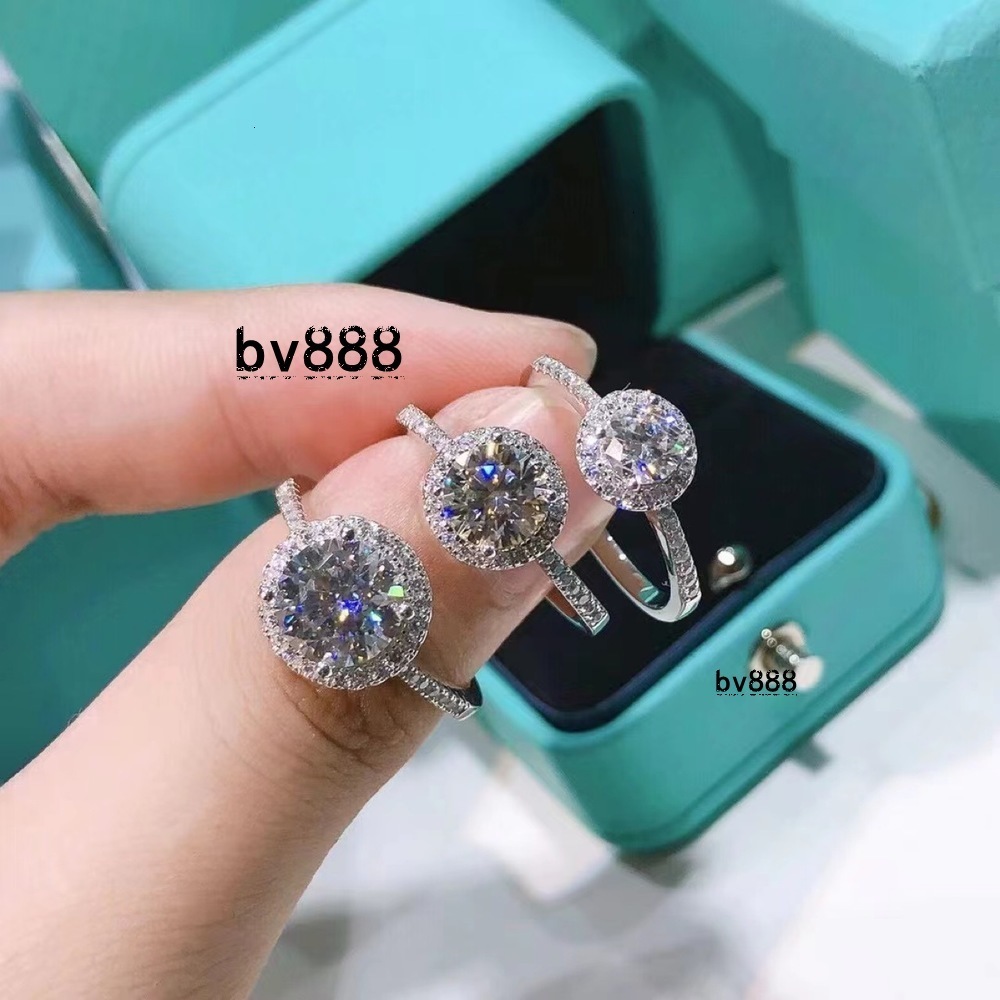 Round Cut Moissanite Wedding Ring S925 Sterling Silver Gypsophila Pave Setting Engagement Ring for Women Wholesale Fine