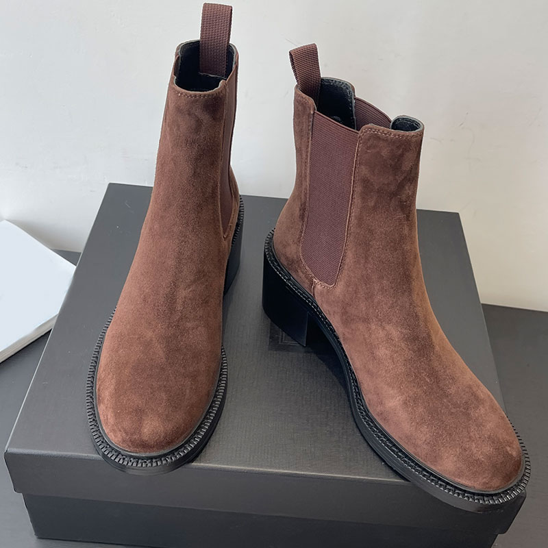 Designer British style ankle boots luxury womens boots anti slip wear resistant leather outsole boots iconic letter logo on the sole round toe ankle