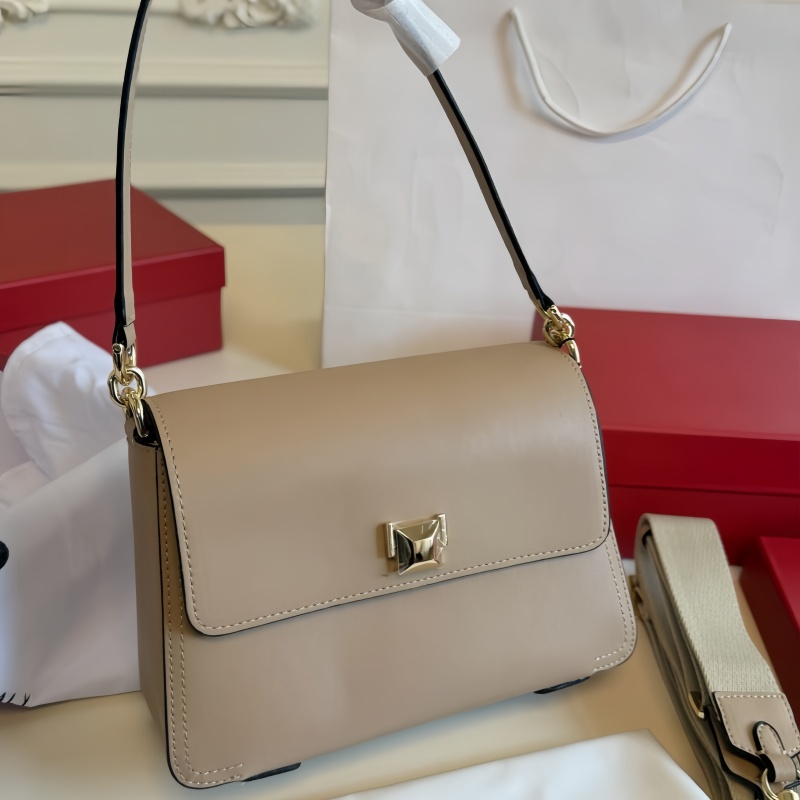Flap bags printed bags fashionable handbags classic shoulder bags practical commuter bags top designer bags high-quality women's bags popular c