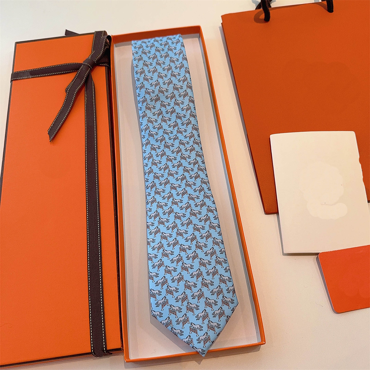 Men's designer ties, fashion ties, business ties with boxes, and the groomsmen group wear wedding atmosphere accessories in a unified way.