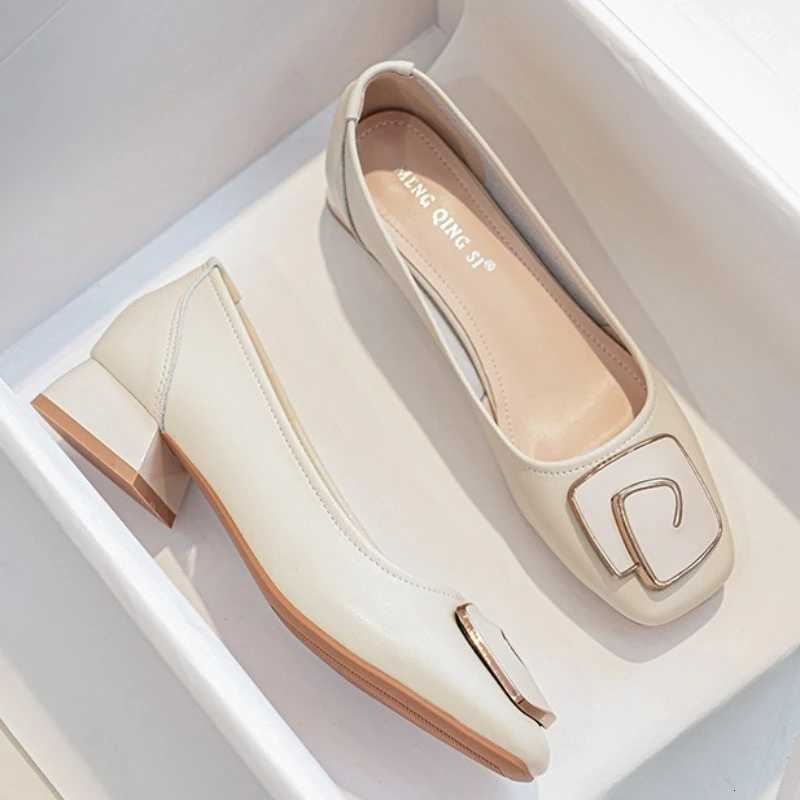 Abito da donna Scarpe eleganti Scarpe eleganti Décolleté in pelle di mucca Wan Mocassini con tacco medio in metallo Tacco alto Scarpe con punta quad