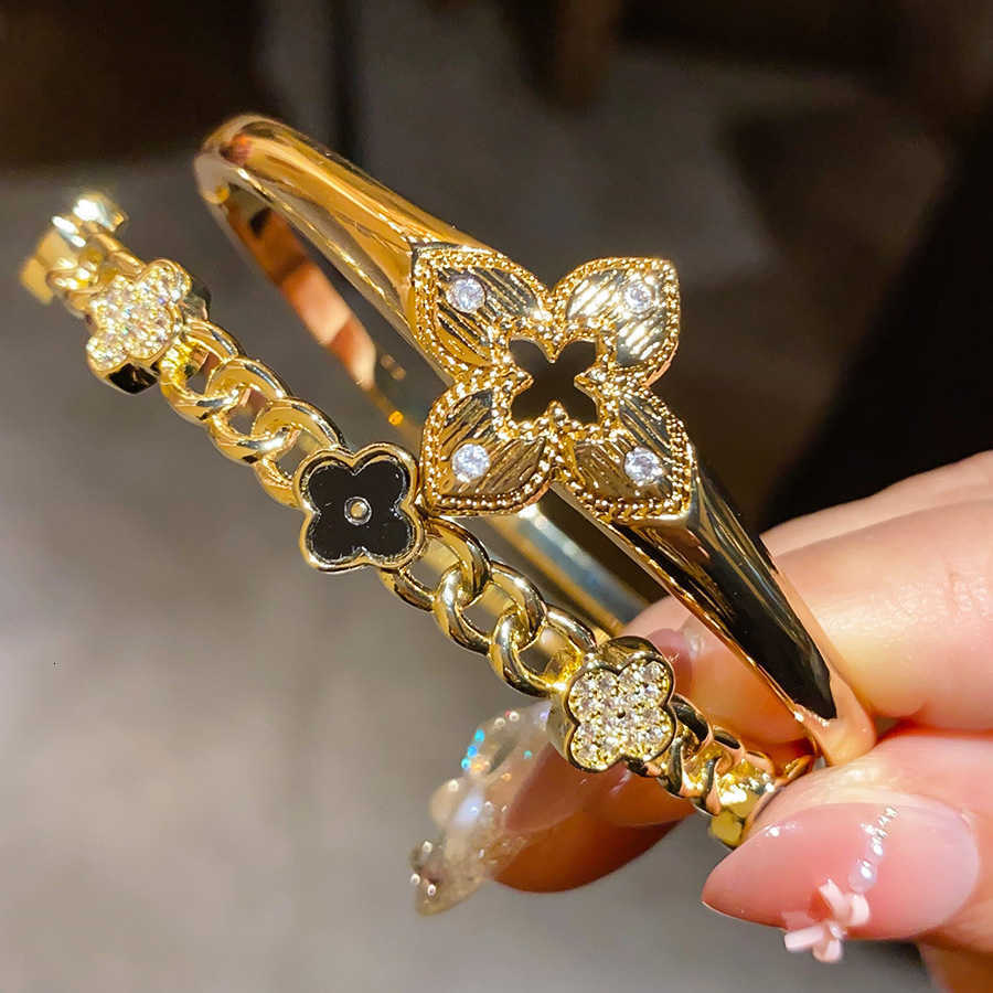 Real Brelet Gold-Plated Flower Chain Brelet Court Style Wristband Light Jewelry Brelet S260923X0N0