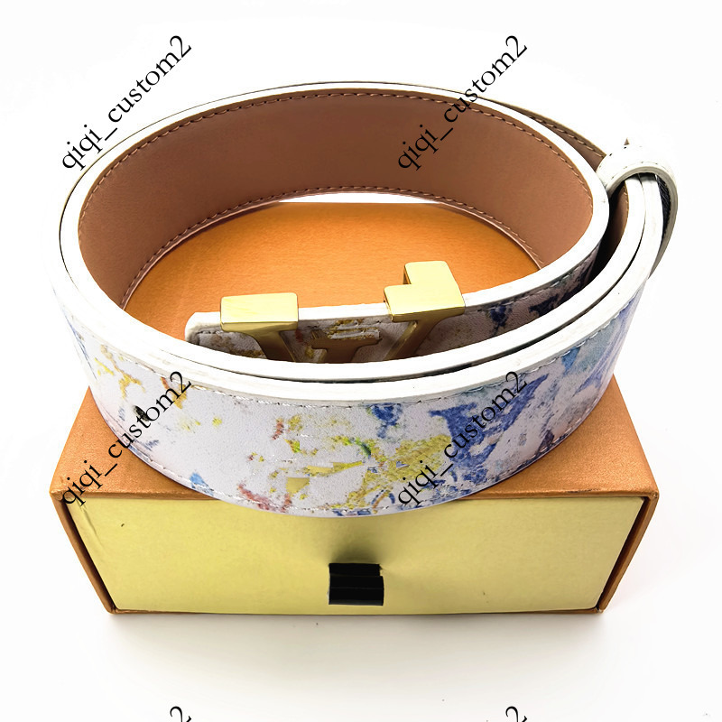 Cross-border men's classic letter buckle belt with beige base, wholesale and dropshipping available, plaid pattern