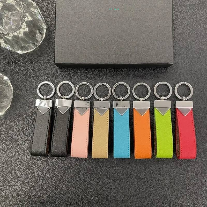 Porte-clés de concepteur Hommes Femmes Logo de mode de luxe Porte-clés en alliage de zinc Porte-clés de voiture Lovers Cadeau Porte-clés 8 types