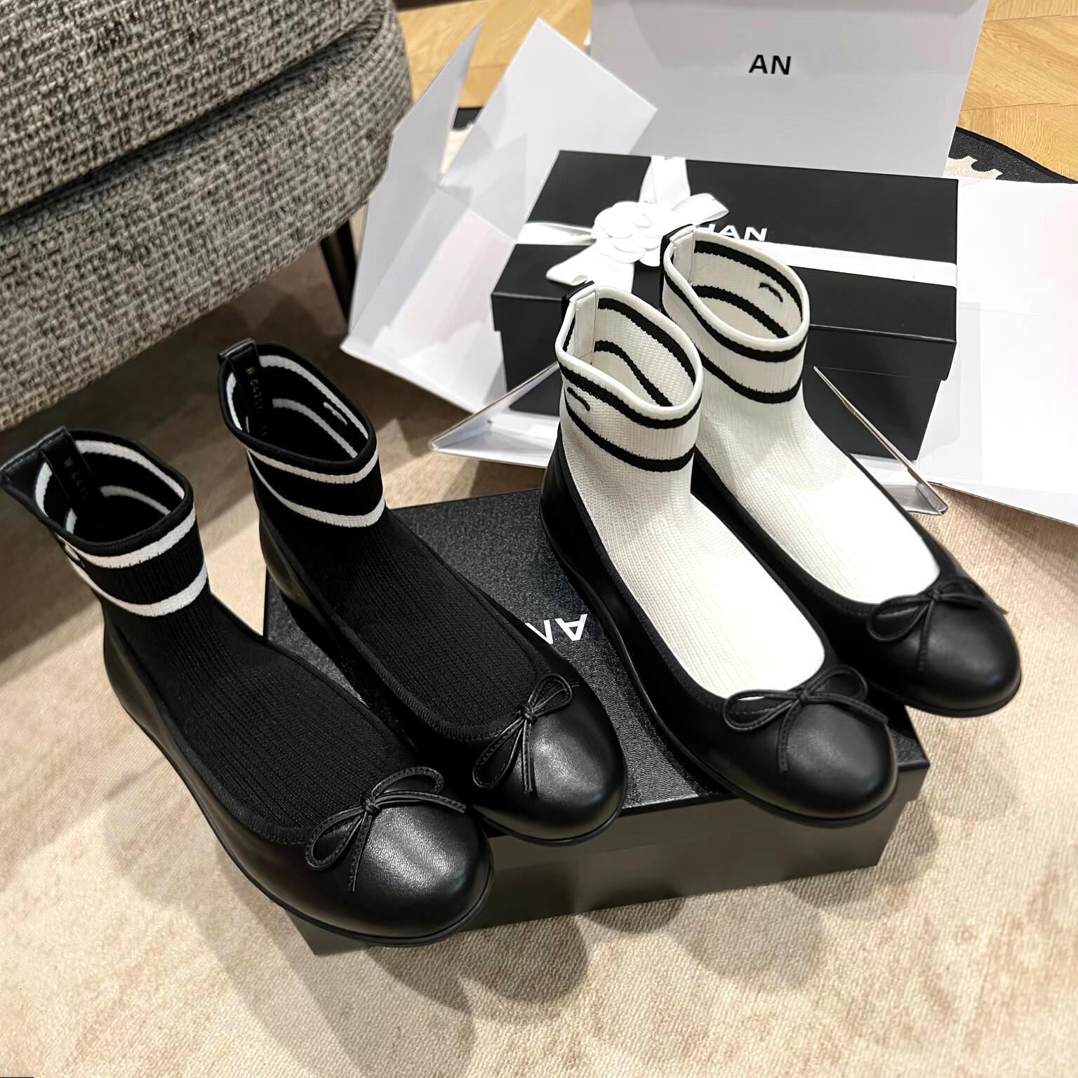 Designer Stretch knit ankle boots Luxury Smooth Leather Upper flat Dress shoes Women's Breathable Outdoor casual shoes Round head Ankle elastic