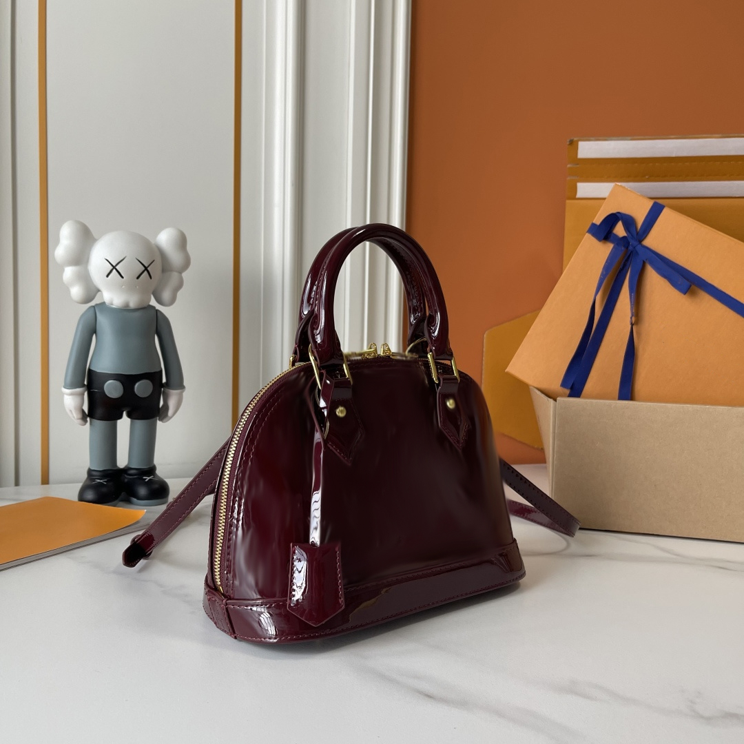 Designer handbag, luxury shoulder bag crafted from classic leather, featuring a signature keychain and padlock