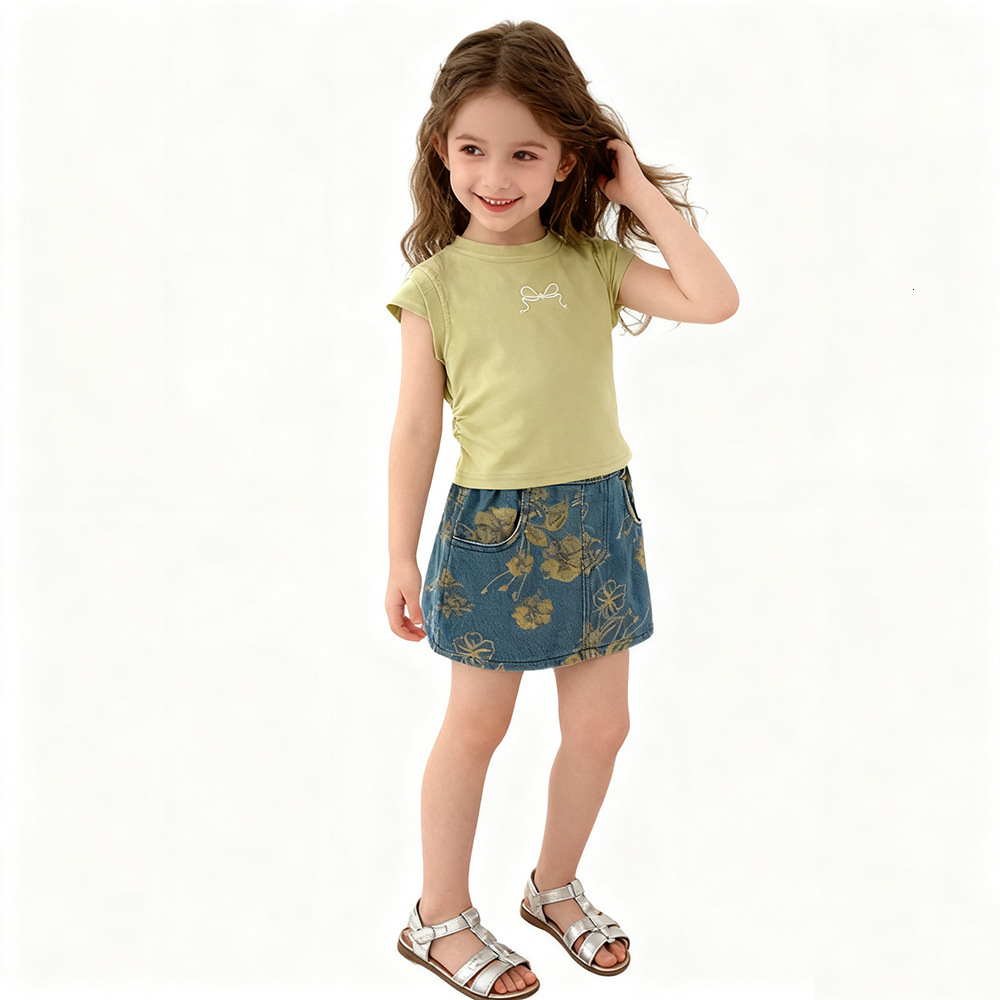 Small-batch custom-made summer outfit for girls, 2026 trendy sleeveless denim shorts and casual sportswear set