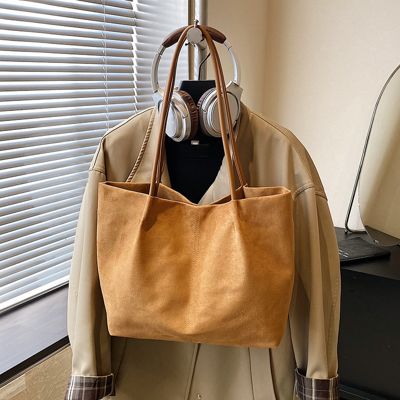 2026 Winter New Simple Large Capacity Korean Version Matte Texture Single Shoulder Underarm Handbag Trendy Fashion Tote Bag