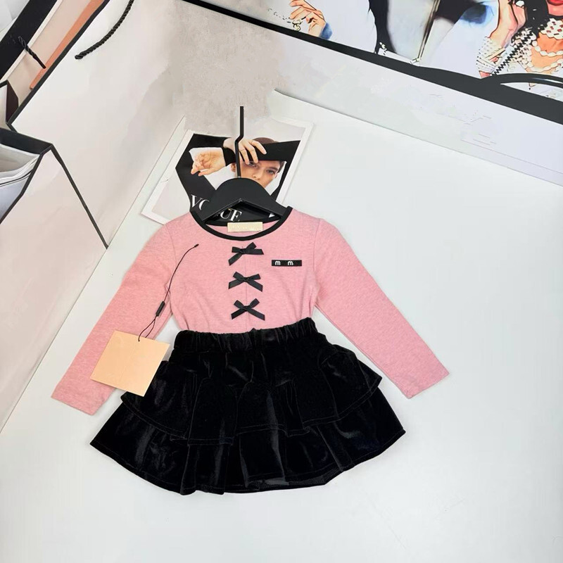 Autumn Winter Kids Designer Clothes Cute Sweet Two Piece Set Baby Girls Long Sleeve Bow T-shirt Pleated Princess Mini Skirt Childrens Clothing Sets