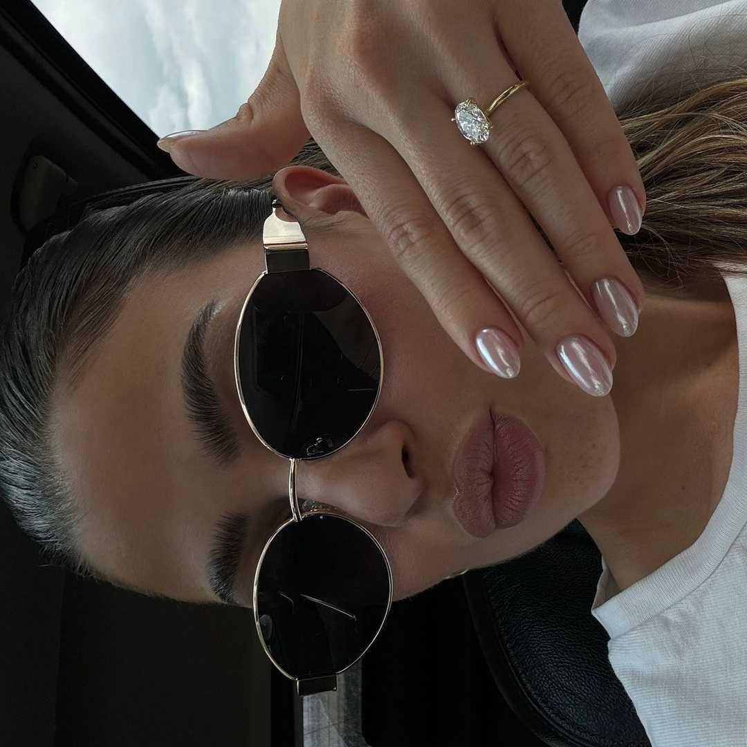 Metal Sunglasses Luxury Oval Brand Sunglasses for Women and Men Stylish Glamour Unisex Designer Sun Glasses UV400T260923