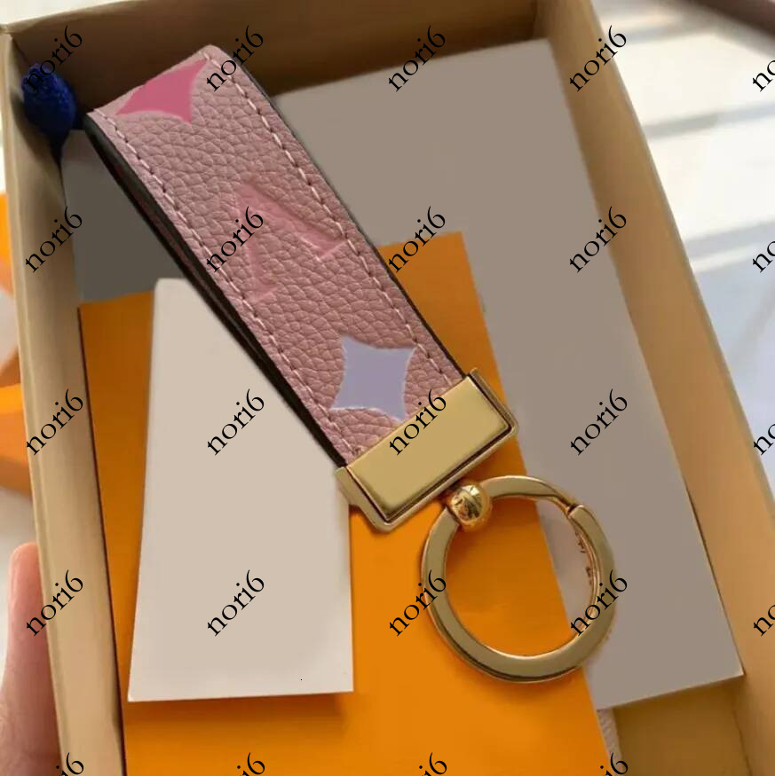 High Quality Keychain Classic Exquisite Luxury Designer Car Keyring Zinc Alloy Letter Unisex Lanyard Gold Black Metal Small Jewelry 17 styles