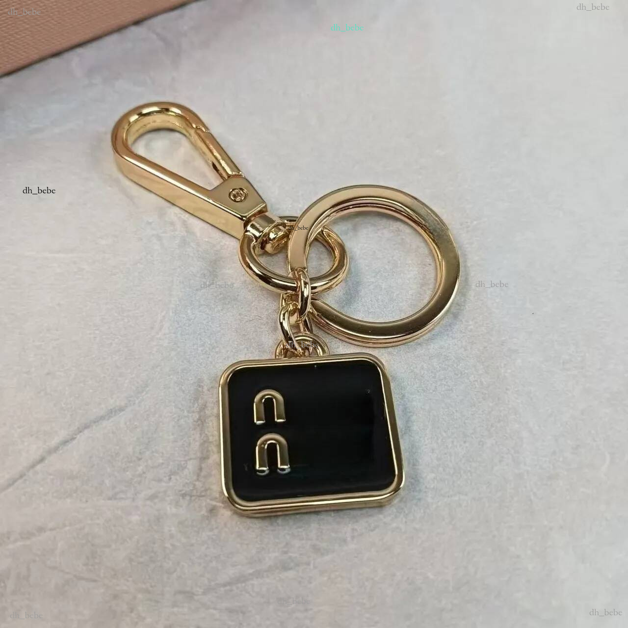 Designer Keychain Metal Wallet Chain Hang Bag Women Men Lover Keyring Designers Coin Purse Alloy Pendant Fashion Key Ring