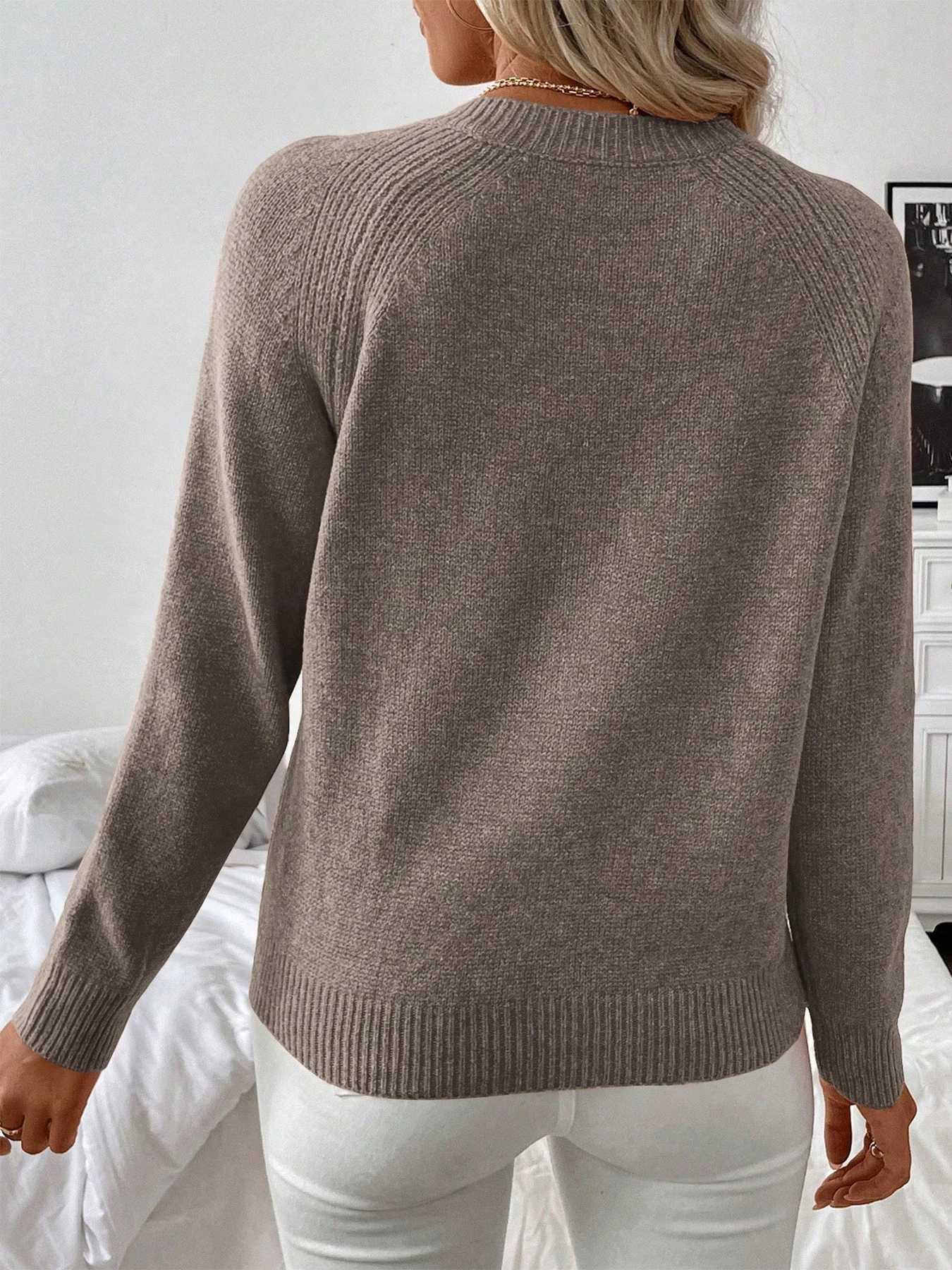 Women's Sweaters Casual Knitted Sweater Round Neck Long Sleeved Diagonal Shoulder Button New H2609231