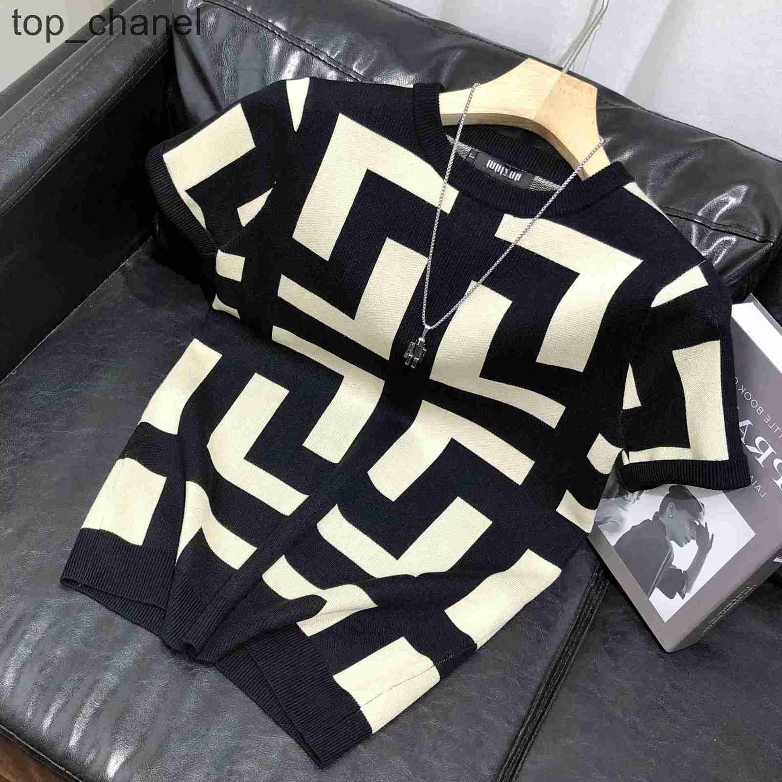 Luxury Brand Designer Clothes Spring And Autumn Geometric Pattern Base Shirt Men's Slim Fit Casual Trendy Brand Short Sleeve Knitted Top Summer