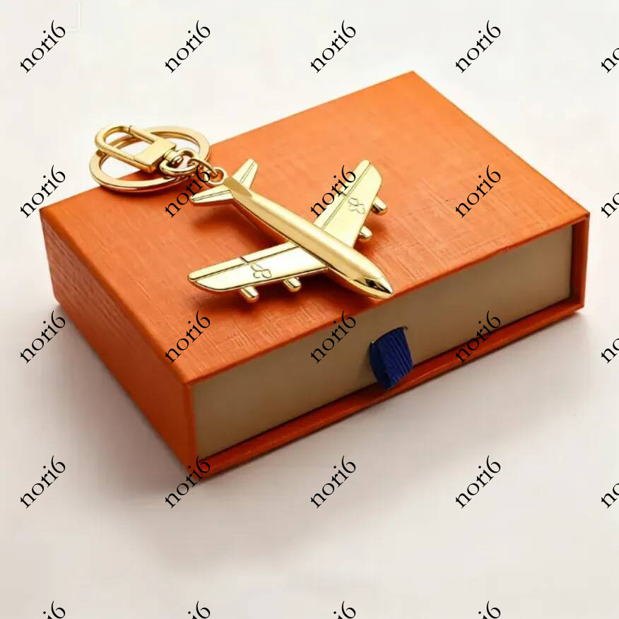 Airplane Keychain Classic Exquisite Luxury Designer Car Keyring Zinc Alloy Letter Unisex Lanyard Gold Silver Metal Fashion Key Chains Pendants gift