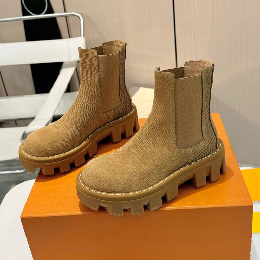 Checker Chelsea Boot Mens Designer Suede Calfskin Boots 1AD9SB Outdoor Retro Style Womens Ankle Boot Signature Details Unisex Fashion Brand Autumn W