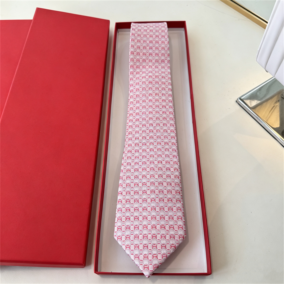 Men designer tie fashion tie business tie with gift box, luxury jacquard silk tie for office wedding suit formal dressing