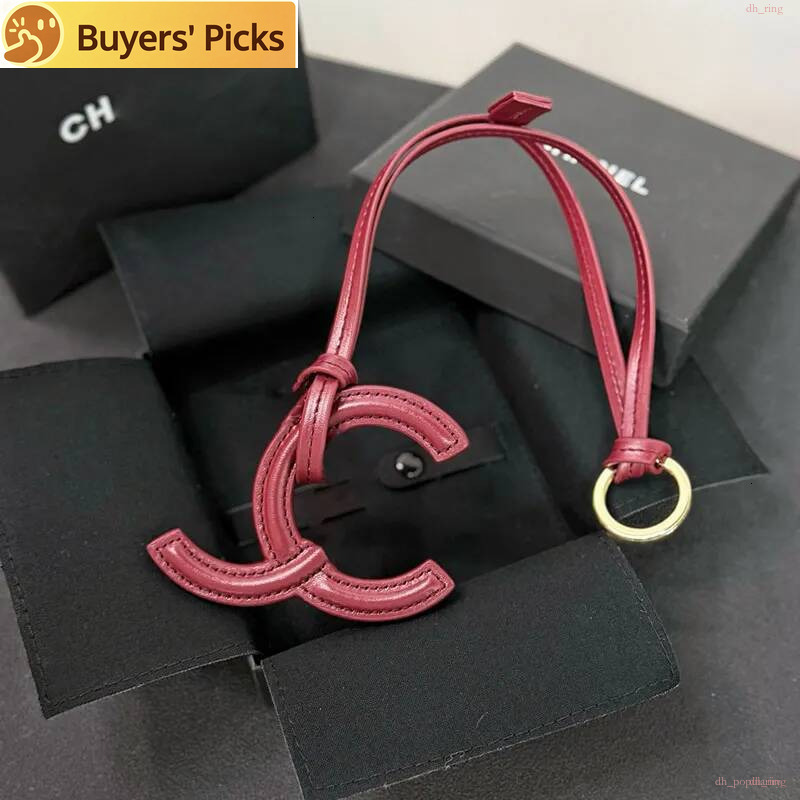 luxury Keychain designer letter chain 5 colors car leather keychain women classic lock love strawberry key ring fashion accessories