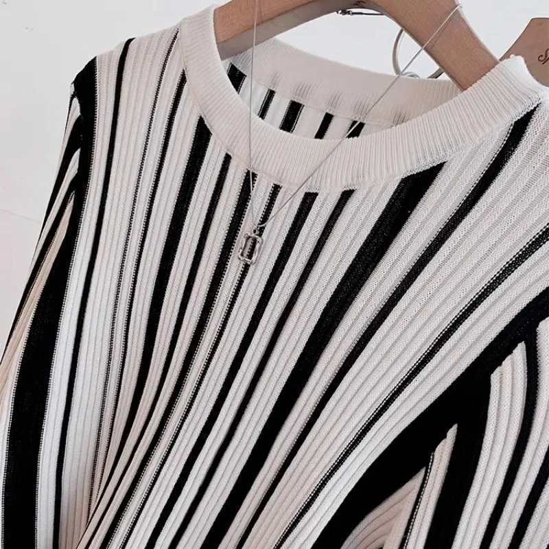 Women's Sweaters Spring Autumn New Fashion Round Neck Long sleeve Pullovers Women's Clothing Slim Jumpers Vertical Stripe Knit Top Sweater