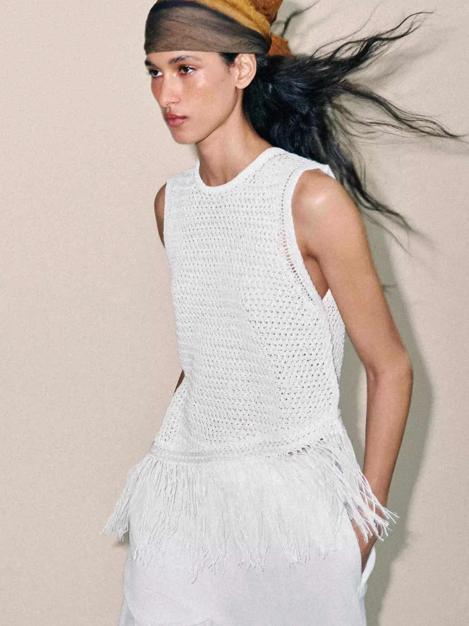 Women's Sweaters Spring New Arrival Women's Casual Knitted Sleeveless round Neck Tassel Decorated Top Comfortable Versatile Fashionable H2