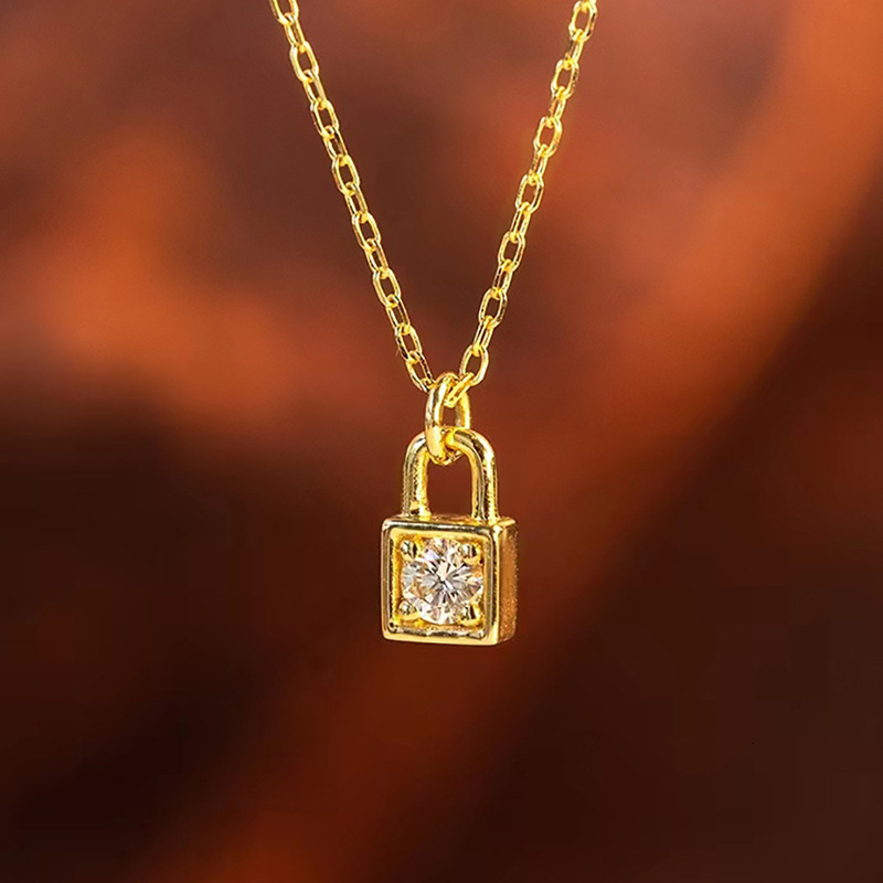 Designer Luxury French Y2K Jewelry Cute Mini Lock Pendant Necklace With Single Zircon Stone Simple Trendy Collarbone Chain Women Daily Wear Clothing