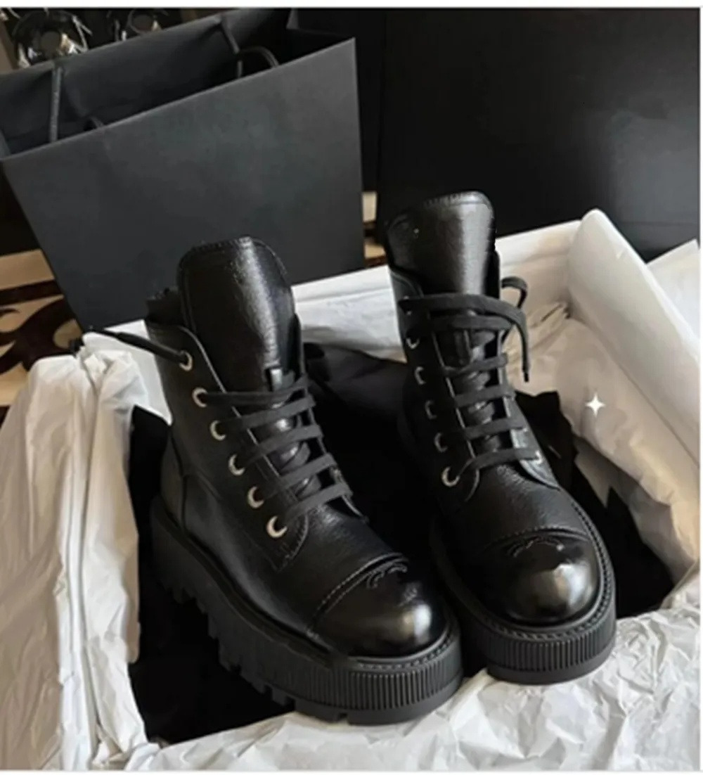 Stivali firmati Donna Moda Impermeabile Antiscivolo Stivaletti in gomma alla caviglia Scarpe da pioggia casual all'aperto tinta unita alla moda per