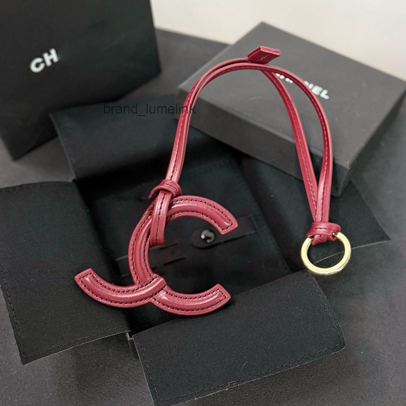 luxury Keychain designer letter chain 5 colors car leather keychain women classic lock love strawberry key ring fashion accessories