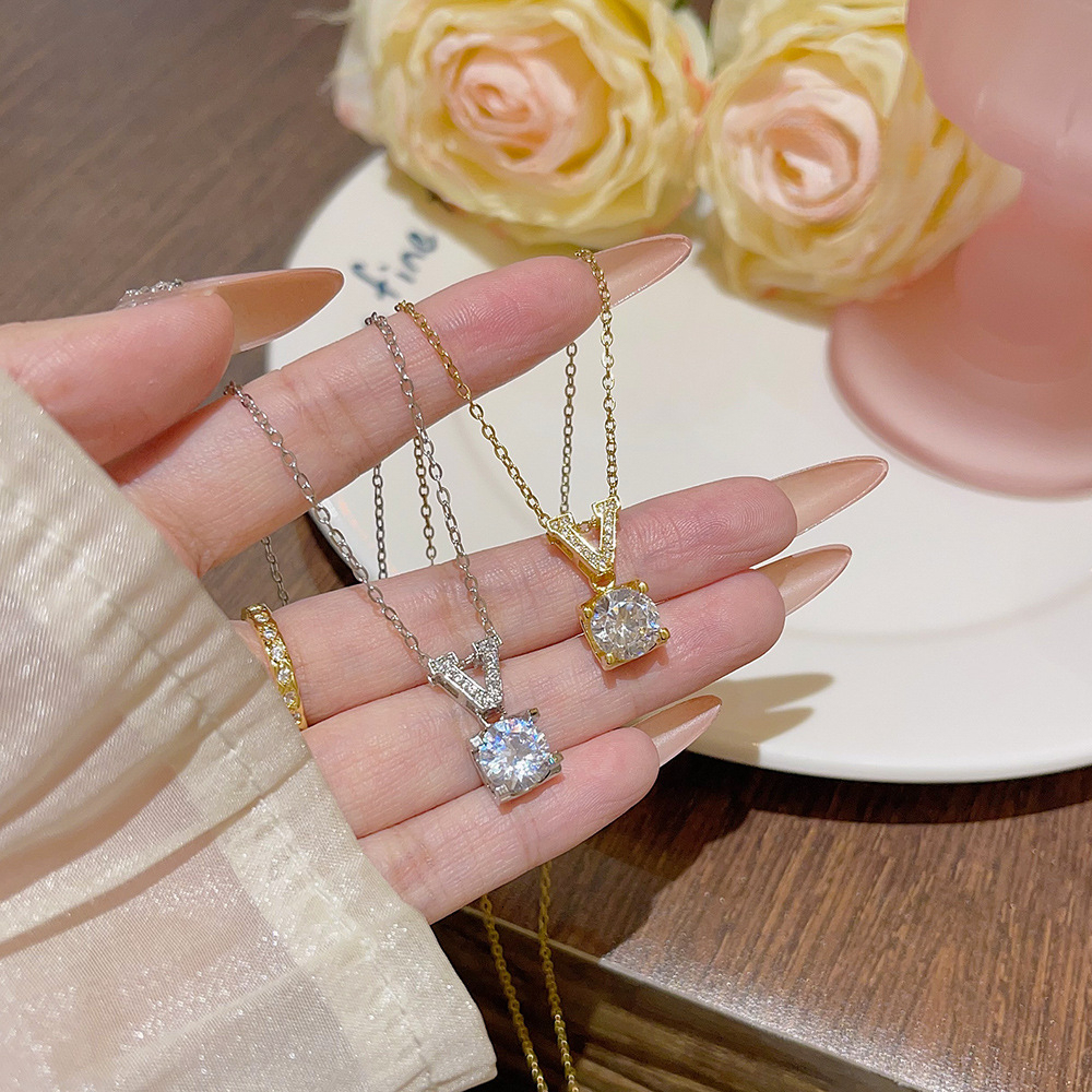 Designer Luxury Women Necklace Y2K LOVE Letter V Shape Pendant 18K Real Gold Electroplated Titanium Steel Chain Sparkly Cubic Zirconia Daily Wear Fa