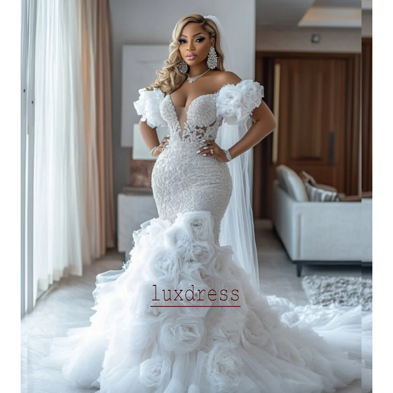 African Luxury Mermaid Wedding Dress Exquisite Handmade Flower Lace Bride Gowns Pleat Layered Plus Size Robes de mariage 917