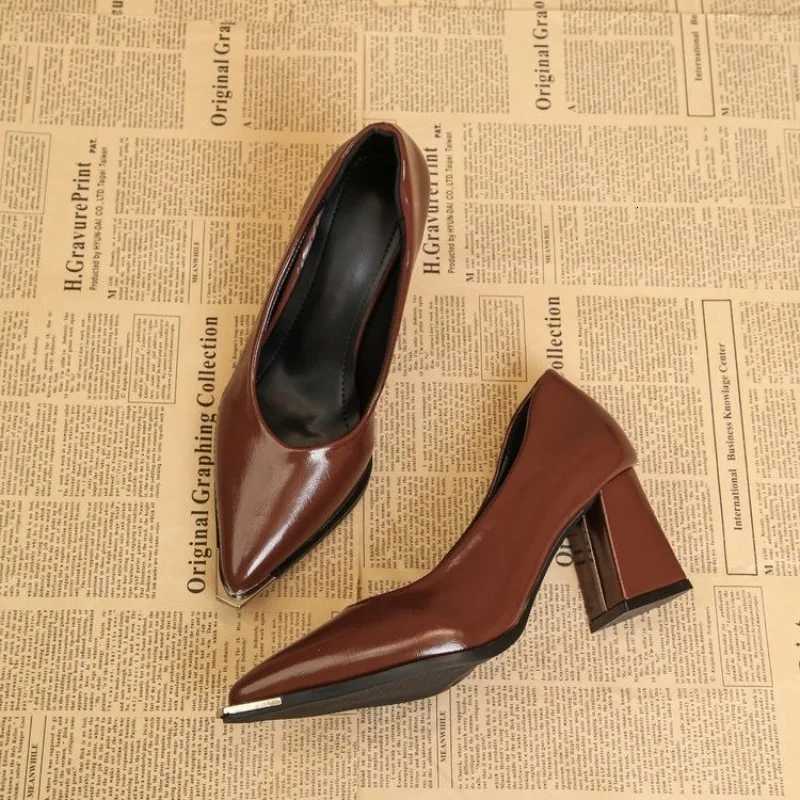 Scarpe Primavera Autunno Wen Dress Décolleté in pelle verniciata Scarpe Punta a punta in metallo Casual Party Off Abbigliamento quotidiano Slip Shoe