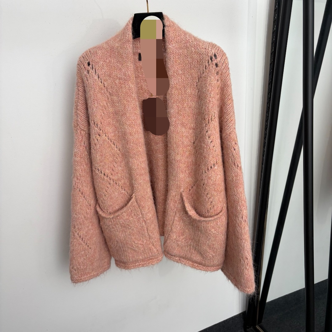 20267742 - 2026 new versatile long-sleeved knitted cardigan, in grey, pink, and beige.