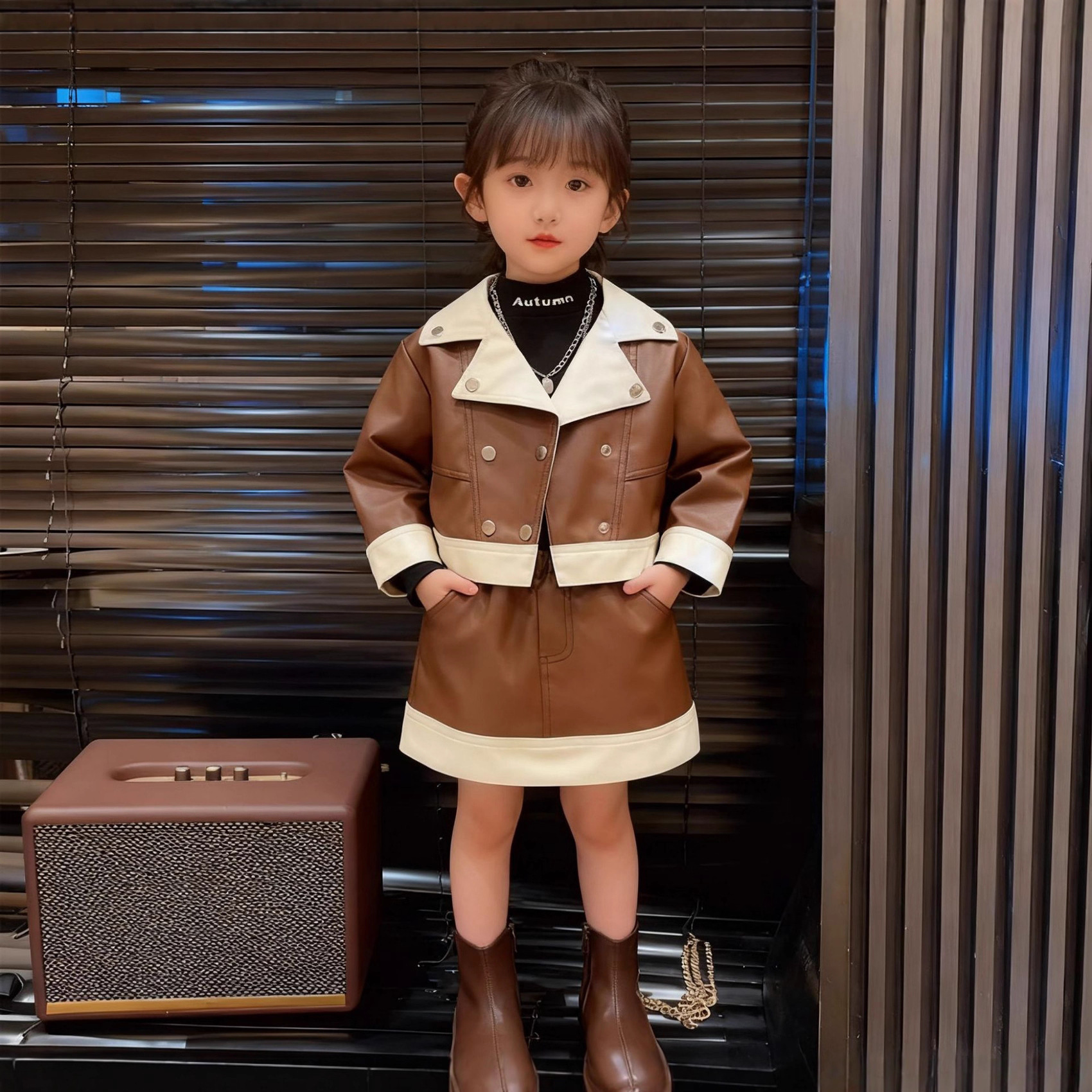 In-stock delivery of girls' suits for spring autumn, new Korean-style fashionable elegant leather jacket and skirt two-piece set