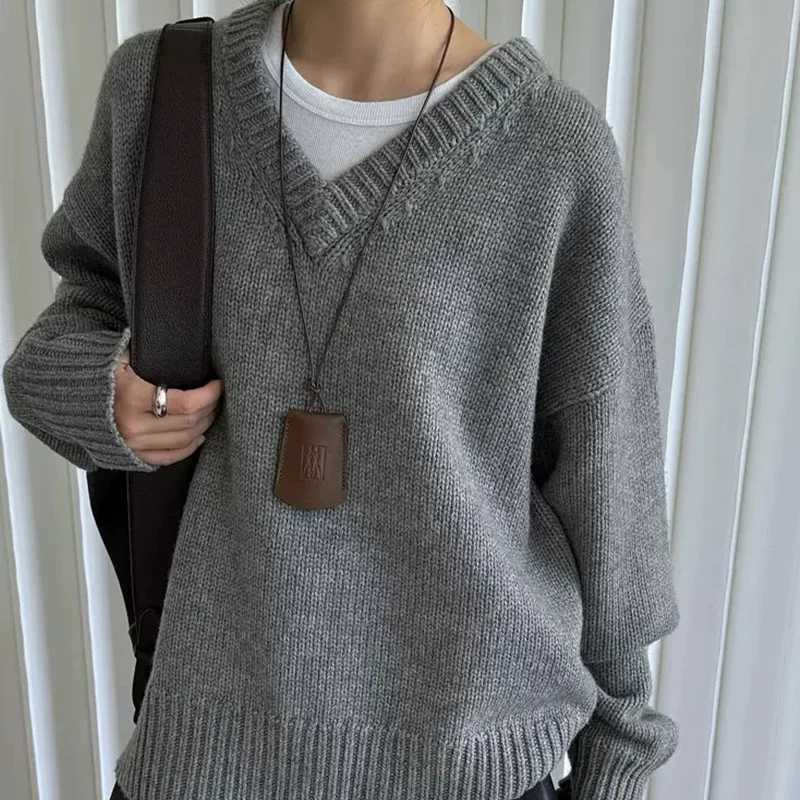 Women's Sweaters 100% pure wool sweater autumn/winter new casual solid color knitted Tops V-neck women's loose pullover base Blouse H26092