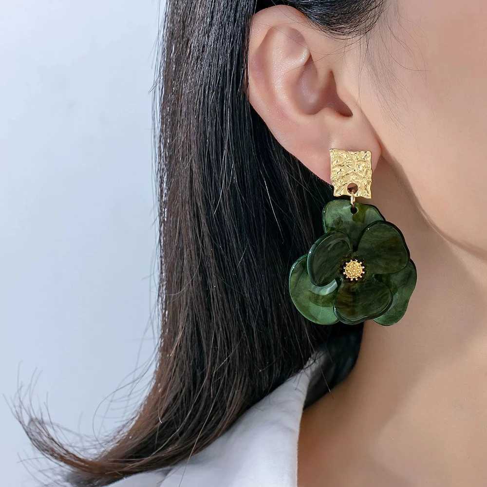 Fashion Exaggerate rylic Clip on Earrings for Women Olive Green Double-layer Flower Design Pendant Stud Earrings Party Jewelry M260923
