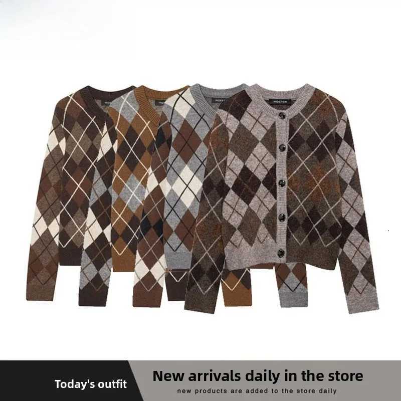 Women's Sweaters Fashionable Pattern round Neck Knitted Jacket Women's Street Style Loose Fit Long sleeve Warm Outerwear New Arrival D2609