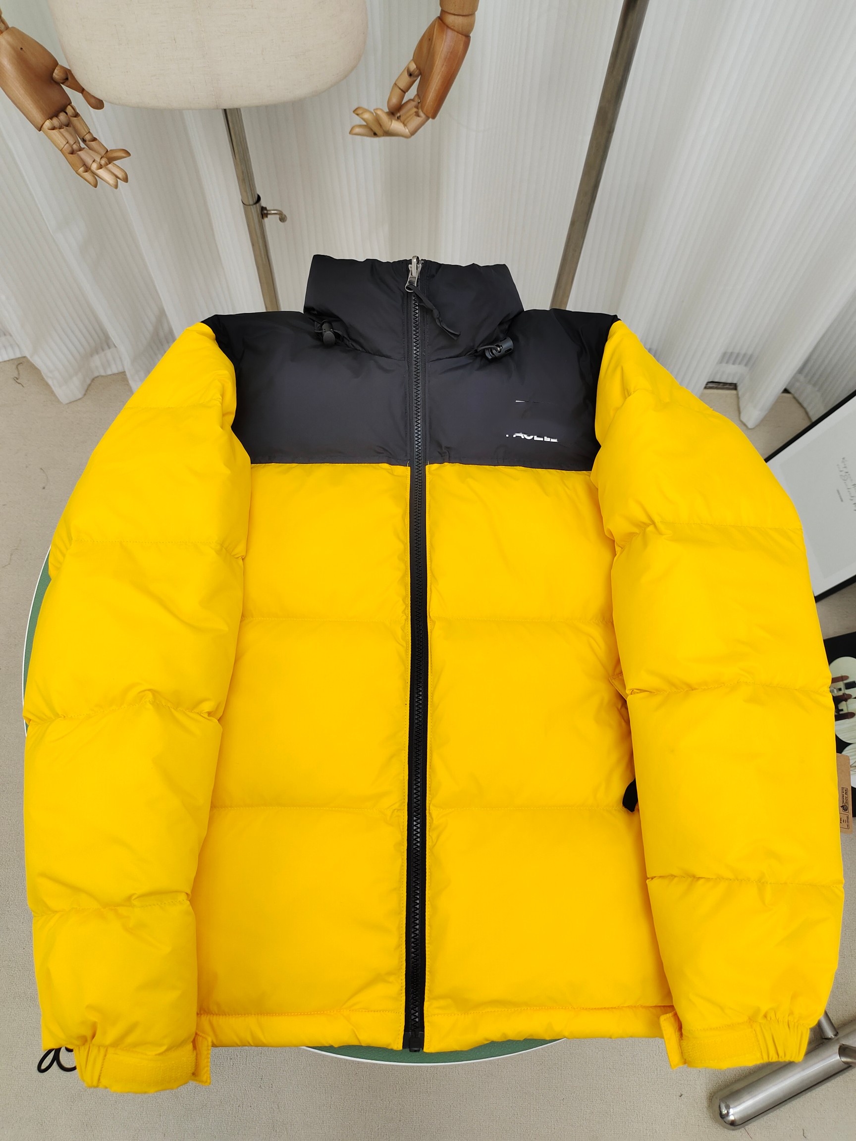 T waterproof jacket for the stormwear, a men's and women's matching hooded casual sportswear two-piece set.