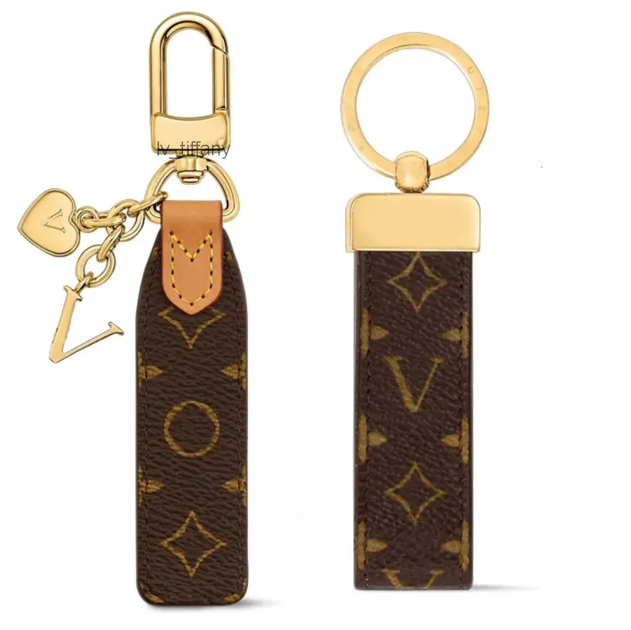 2026 Keychain Classic Exquisite Luxury Designer Car Keyring Zinc Alloy Letter Unisex Lanyard Gold Black Metal Small Jewelry Lov 004