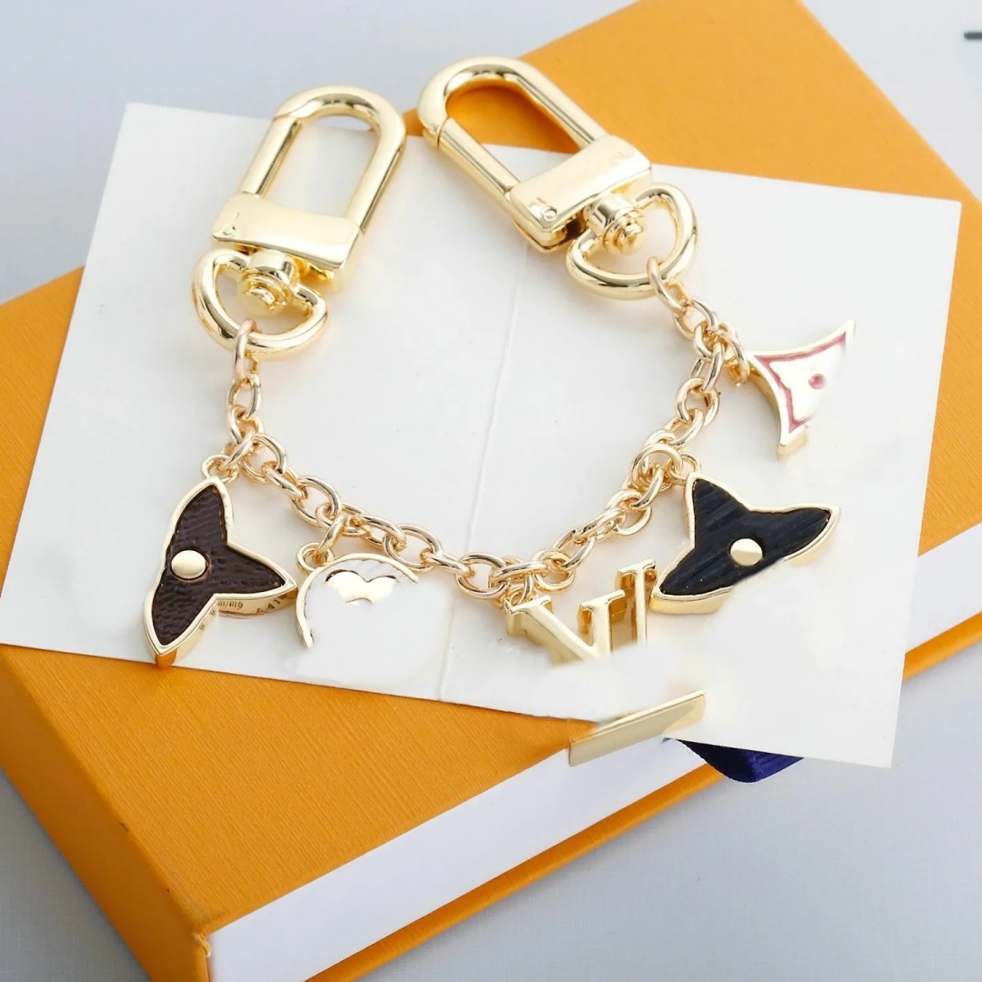 Designer keyChain Letters bag charm gold color key chain keyrings accessories bag pink digit pendant luxury ornaments Couple Key Chain