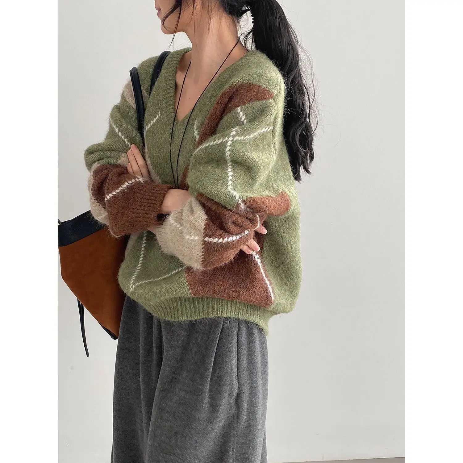 Women's Sweaters Vintage New Year Red Pattern Round Neck Sweater For Women Atmospheric Brushed Loose Fit Versatile Knitwear Y1485 D260923