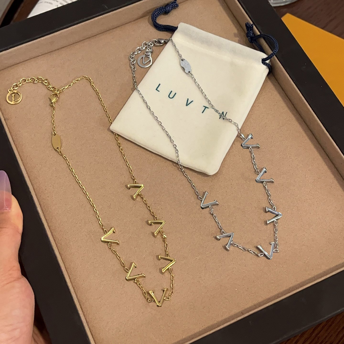 Fashion Designer Plated Gold Silver Letter Pendant Necklace A Light Luxury High End Gift Suitable For Womens Daily Simple Style Matching Jewelry