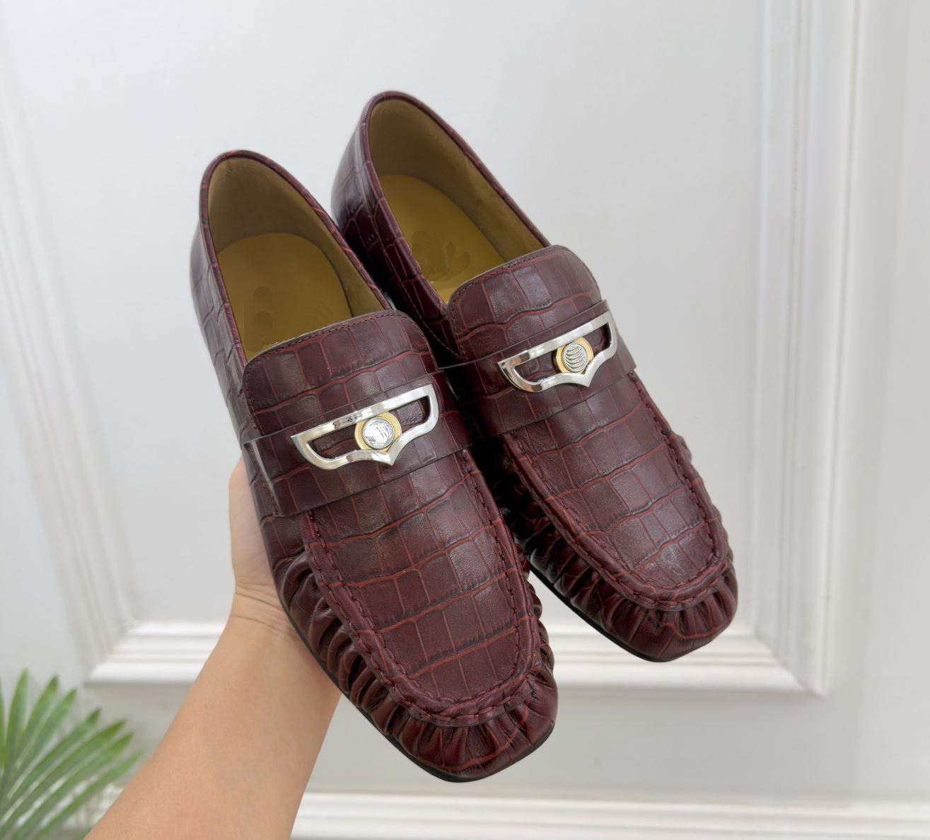 Luxury Designer Women Men Dress Shoes Top Quality Genuine Leather Loafers Metal Buckle Slip On Flat Shoes Pleated Design Office Shoes eur46