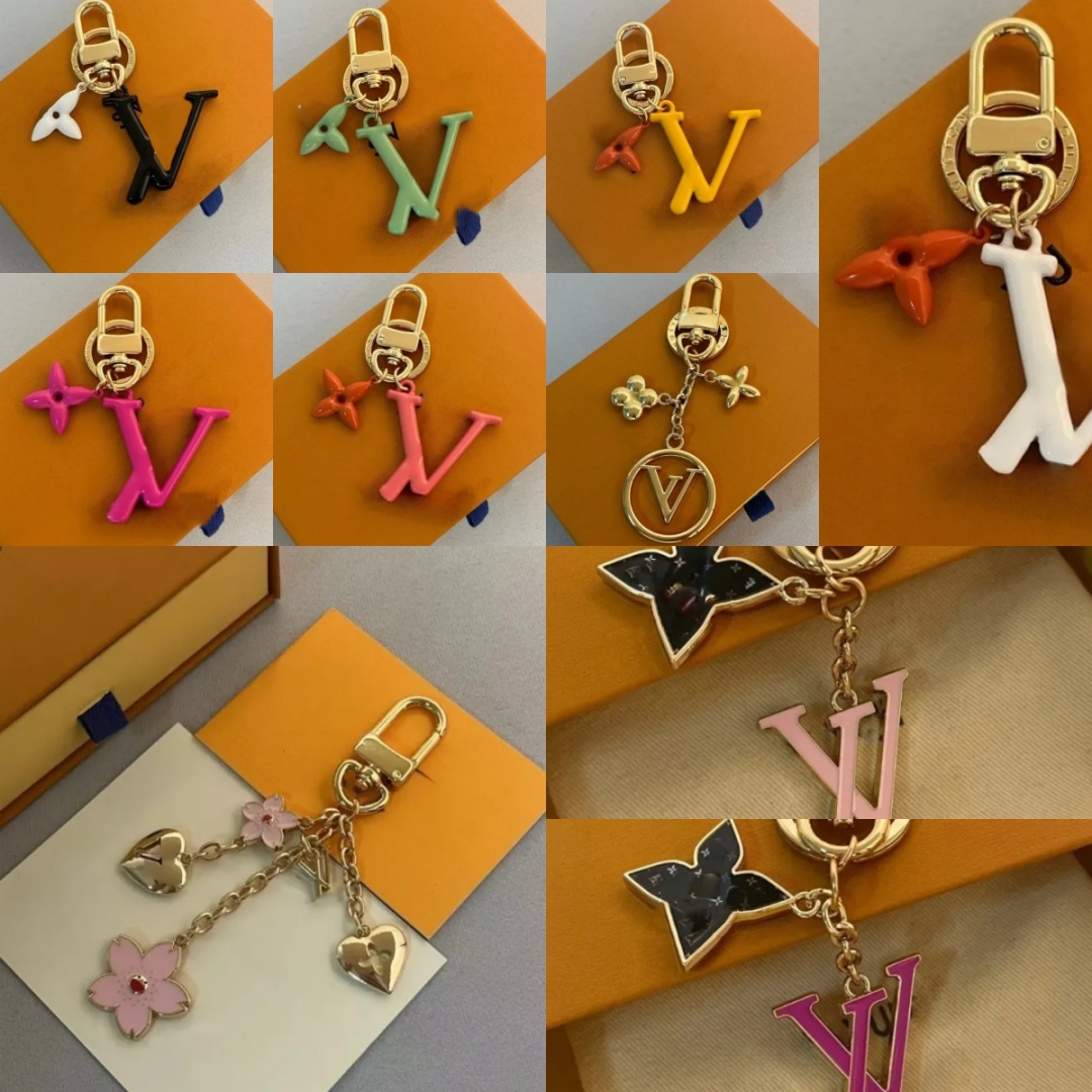 Luxury Designer KeyChain Bag Charm Key chain Pattern Car Keychains Bag Charms Hanging Decoration Pendant women Christmas gift