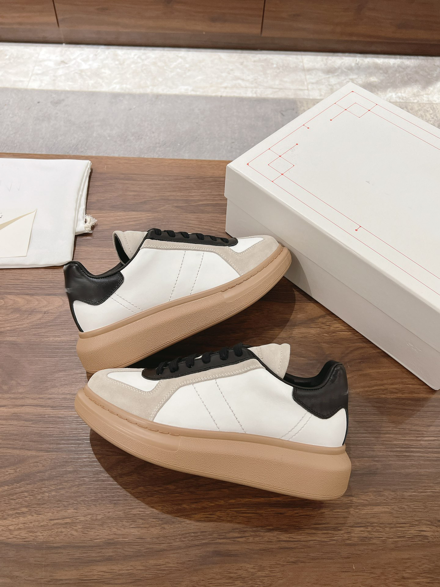 Brand Name Mens And Womens Oversized Platform Leather Sneakers Men Women Classic Chunky Sole Low Top Casual Walking Shoes Multiple Colors Size 35-46