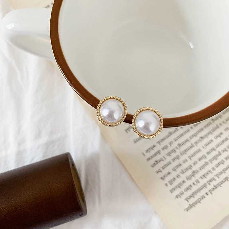 2021 Korean New Simple Geometry Pearl Clip on Earrings Fashion Temperament Sweet Round Stud Earrings for Female Girl Jewelry M260923