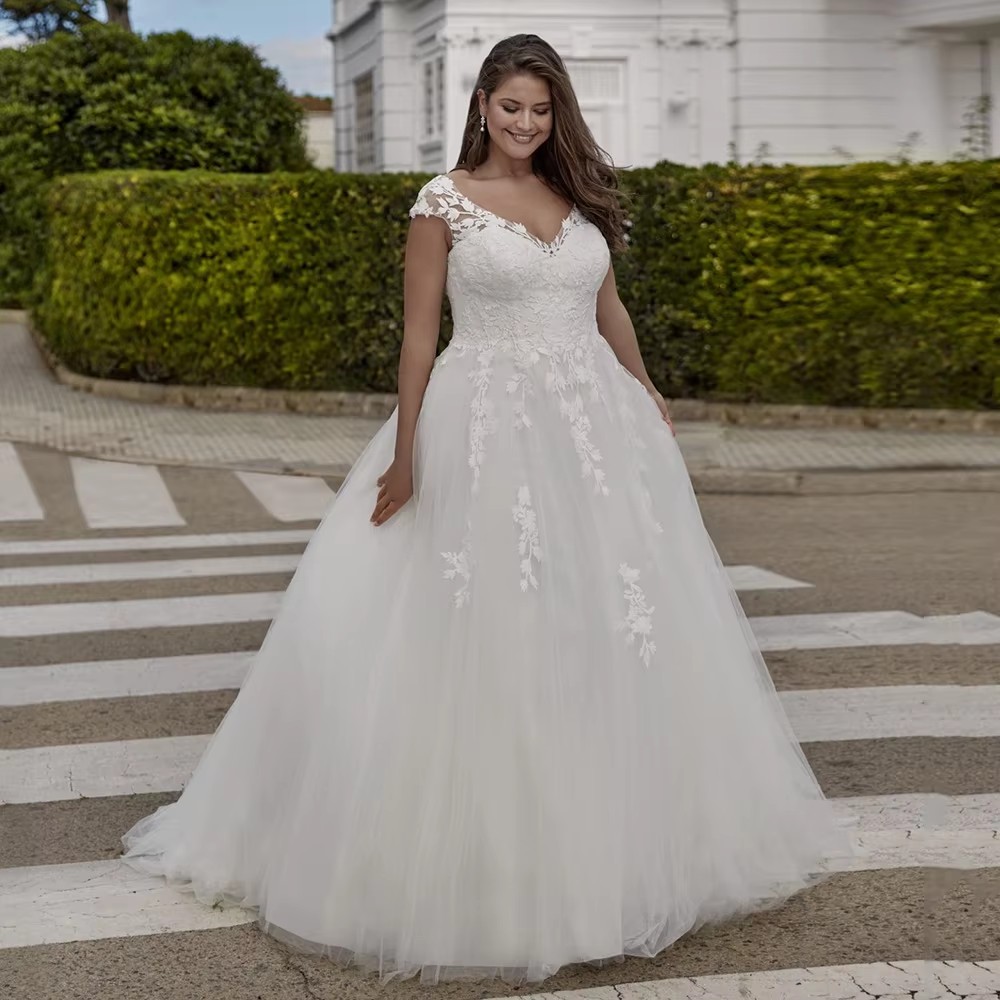 Vintage Plus Size Wedding Dress V Neck Cap Sleeve Lace Applique Zipper Buttons Sweep Train Satin Bride Party Gown Beach Boho Vestido De Noiva