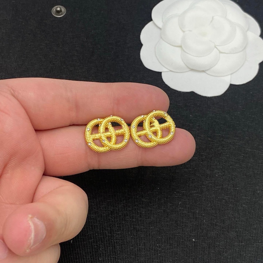 Designer Textured Gold Tone Curved Stud Earrings Tiny Shining Crystals Retro Fashion Jewelry for Women Daily Evening Party Occasions