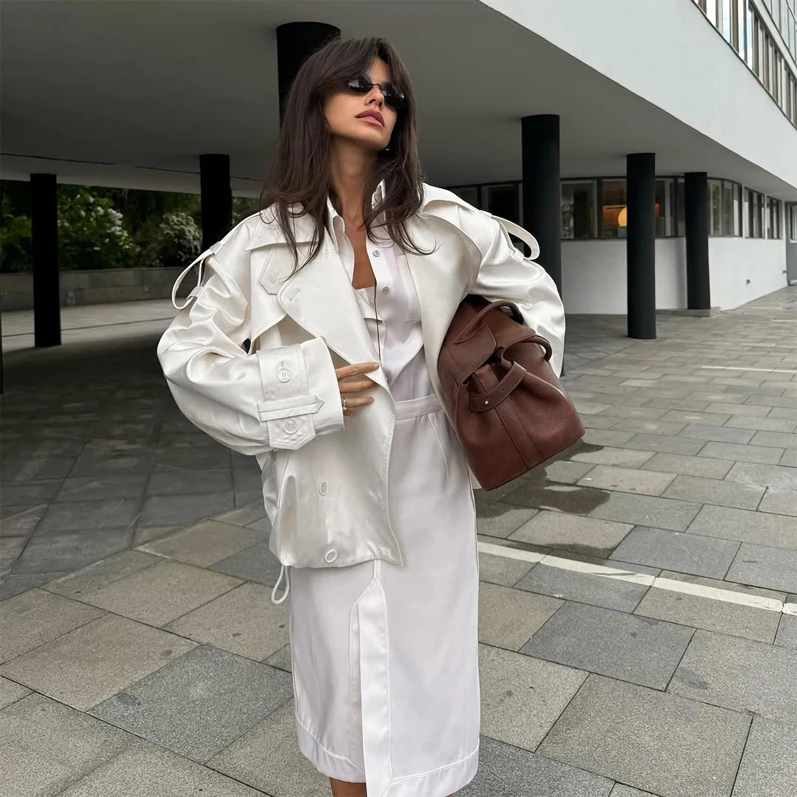 Women White Oversized Short Trench Coat Lapel Double Breasted Drawstring Windbreaker Shoulder Strap Loose Casual Jacket Outwear 260922