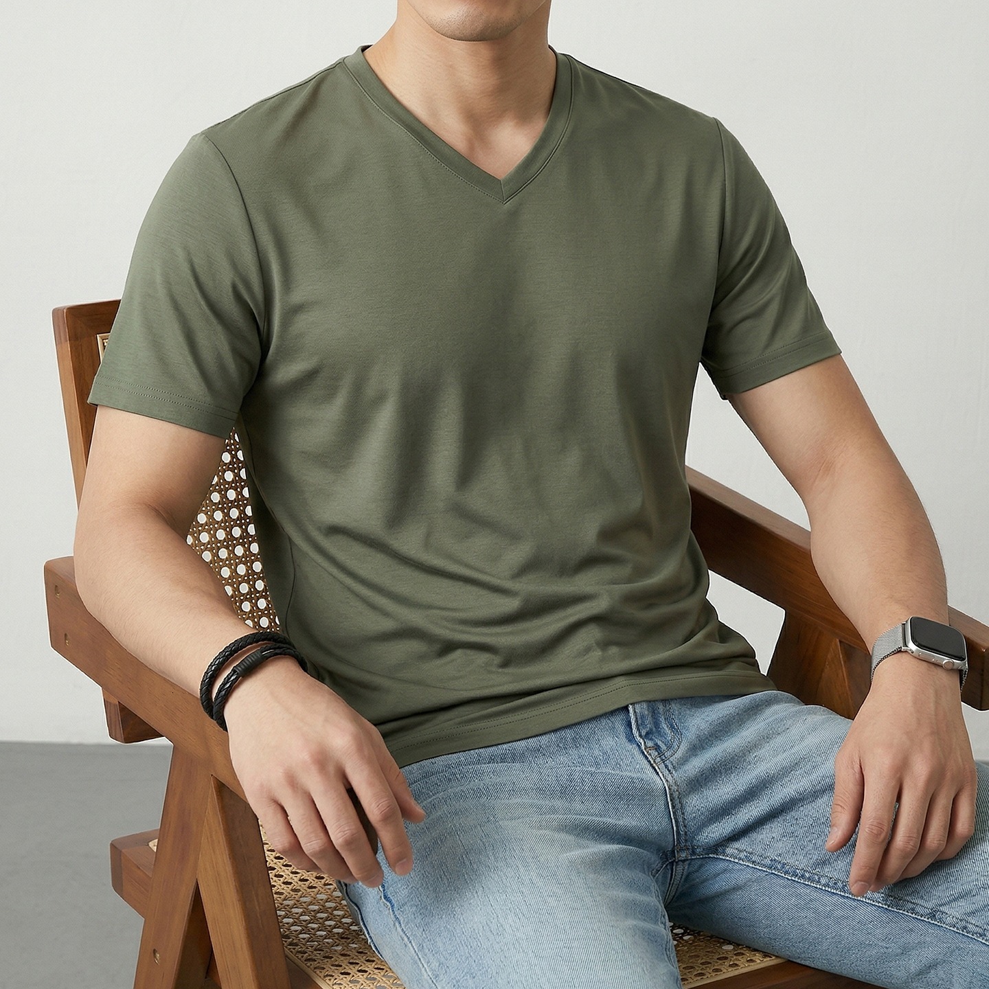 Men's pure cotton V-neck short-sleeve T-shirt, solid color, high-end quality, authentic product, perfect summer, stylish slimming, ideal for la