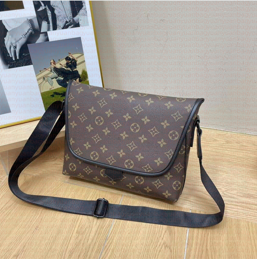 Top Quality Men Sling Mens Designer Leather Cross Body Shoulder Bags Mans Crossbody Wallet Hobos Messenger Handbag Tote Bag