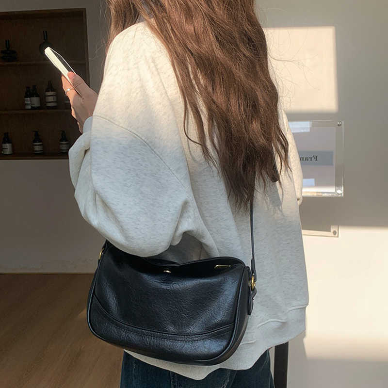 Cross Body 2026 Hot Sale Women Maillard Style Handbag s Classic Soft Leather Shoulder Bags Female fashion Simple Dumpling Bag D260923